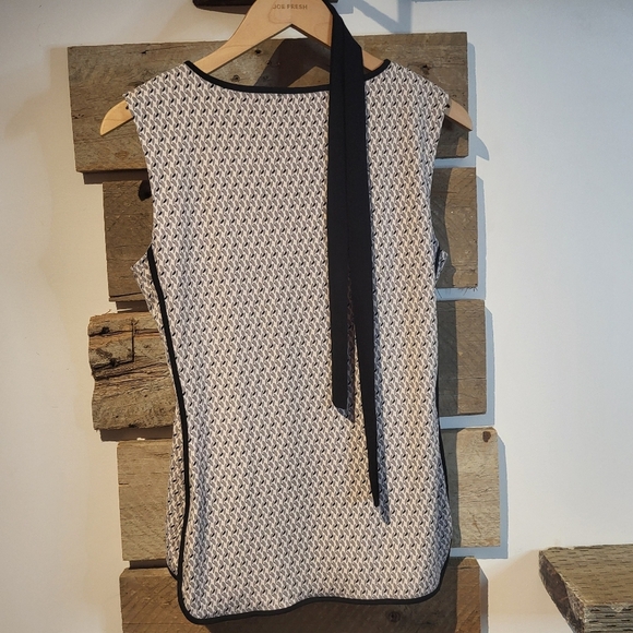 Cleo Elegant Black and White Sleeveless Top With Belt - Picture 4 of 6